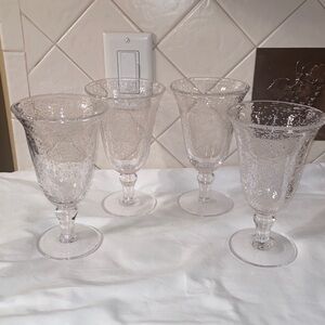 Like new Artland Hand Blown Clear Bubble Glass Goblet - Set of 4